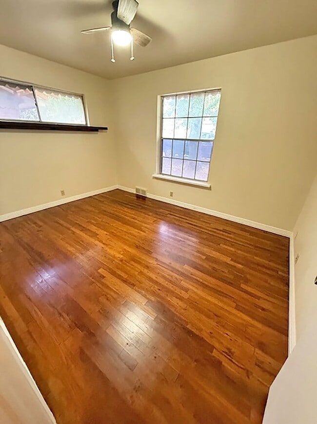 Building Photo - Great 3 Bdrm 1 Bath Home in Sanger Tx