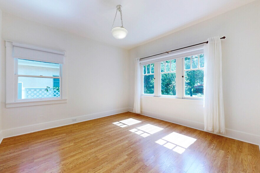 Building Photo - 1845 Las Lunas St