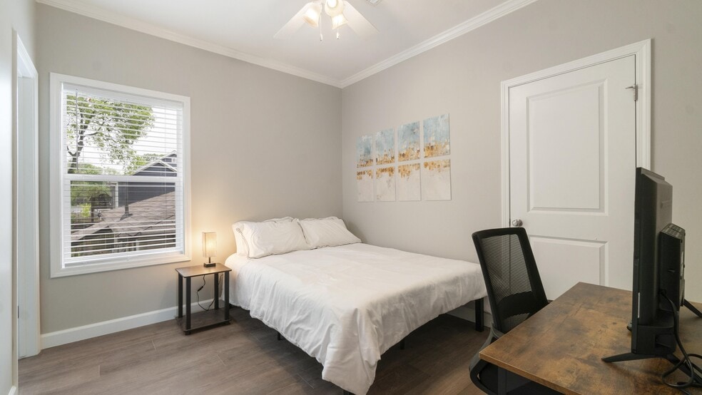 Building Photo - 601 English Ave NW