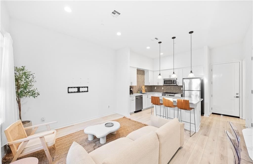 Building Photo - 856 Francesca Dr