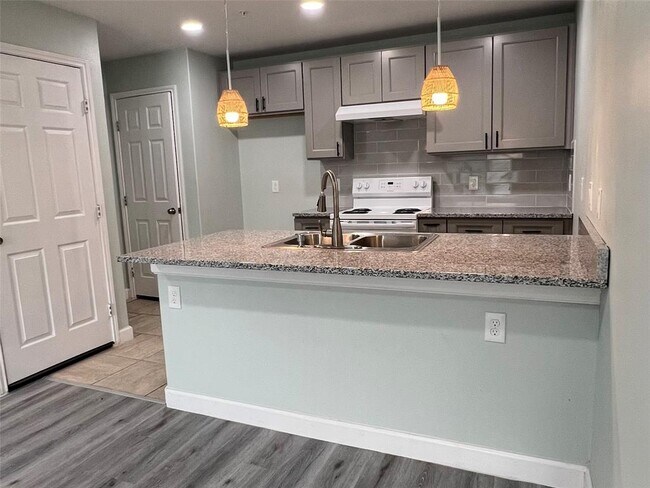 Building Photo - 22061 Russell Dr