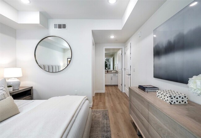 Building Photo - 1303 Orange Grove Ave