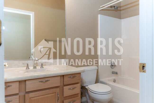 Building Photo - Beautiful Home Located in The Links