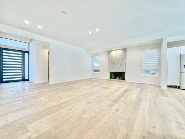 Building Photo - 12452 Beatrice St