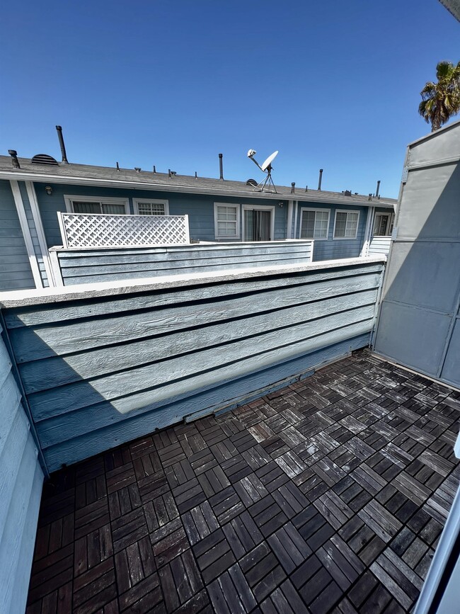 Building Photo - 1009 Tourmaline St
