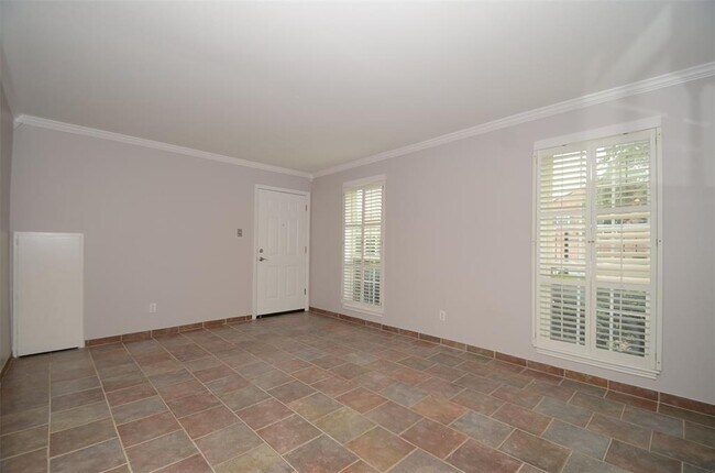 Building Photo - 6402 Del Monte Dr