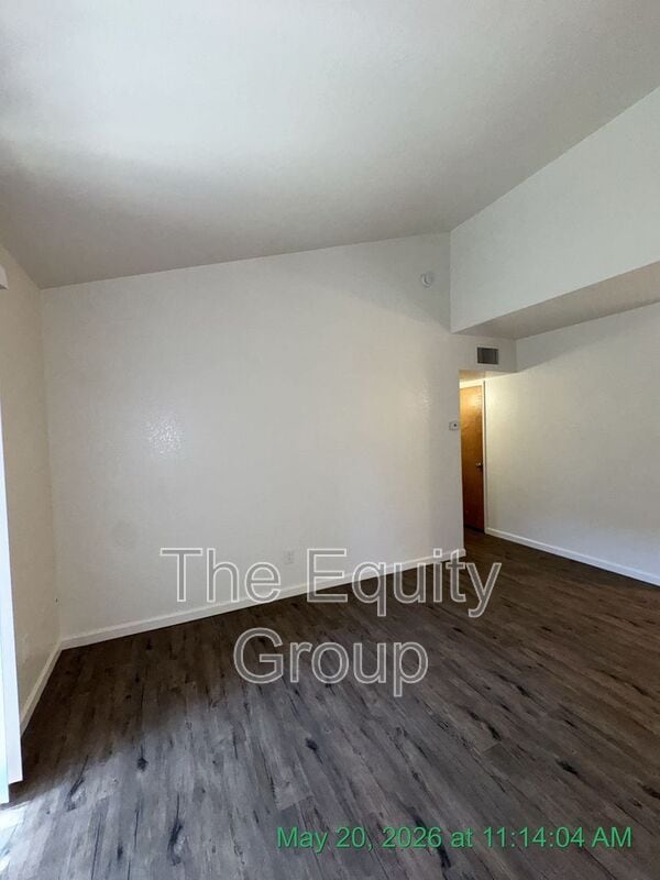 Building Photo - 1326 W Elowin Ave