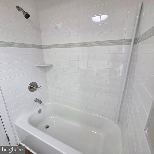 Building Photo - 2217 Spring Garden St