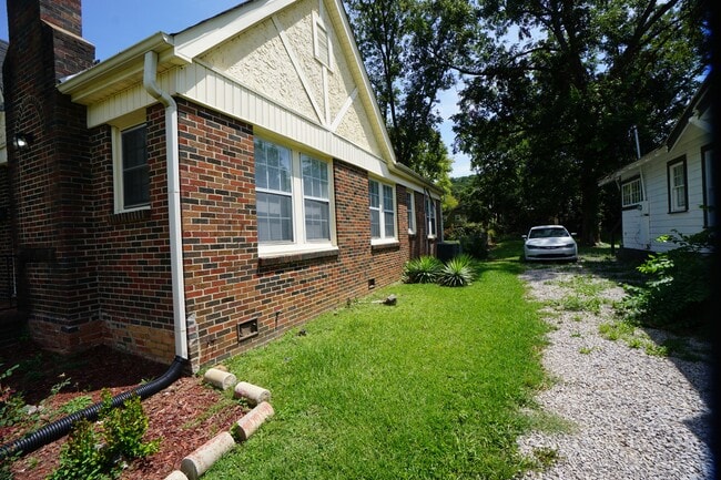 Building Photo - 7223 1st Ave S