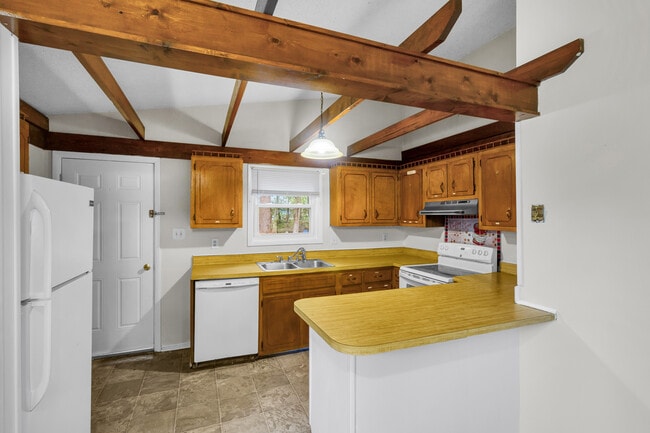 Building Photo - 1629 RaceTrack Rd