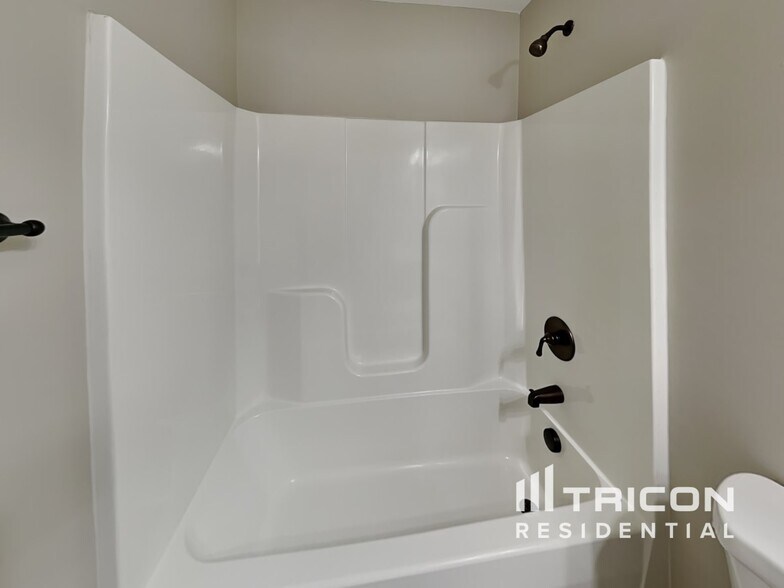 Building Photo - 3811 Harvest Ridge