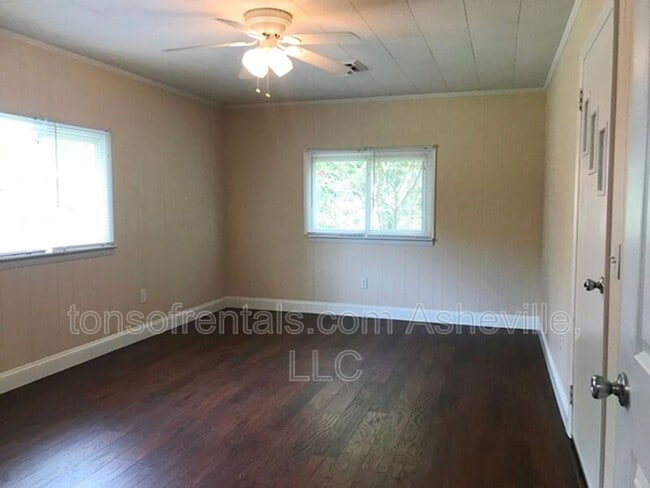 Building Photo - 148 Briarwood Ln