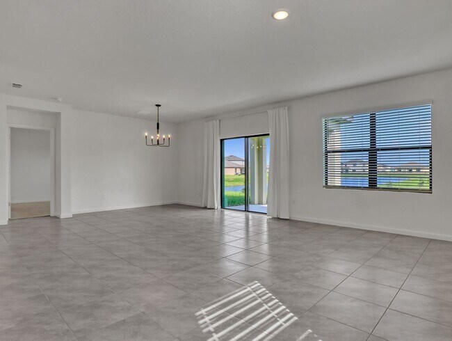 Building Photo - 7508 Tourmaline Dr