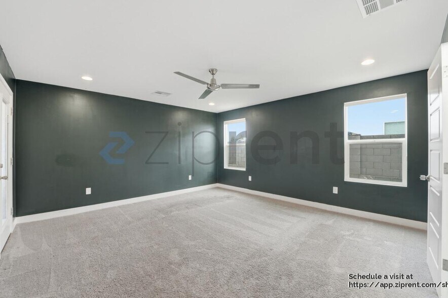 Building Photo - 1121 E Apache St