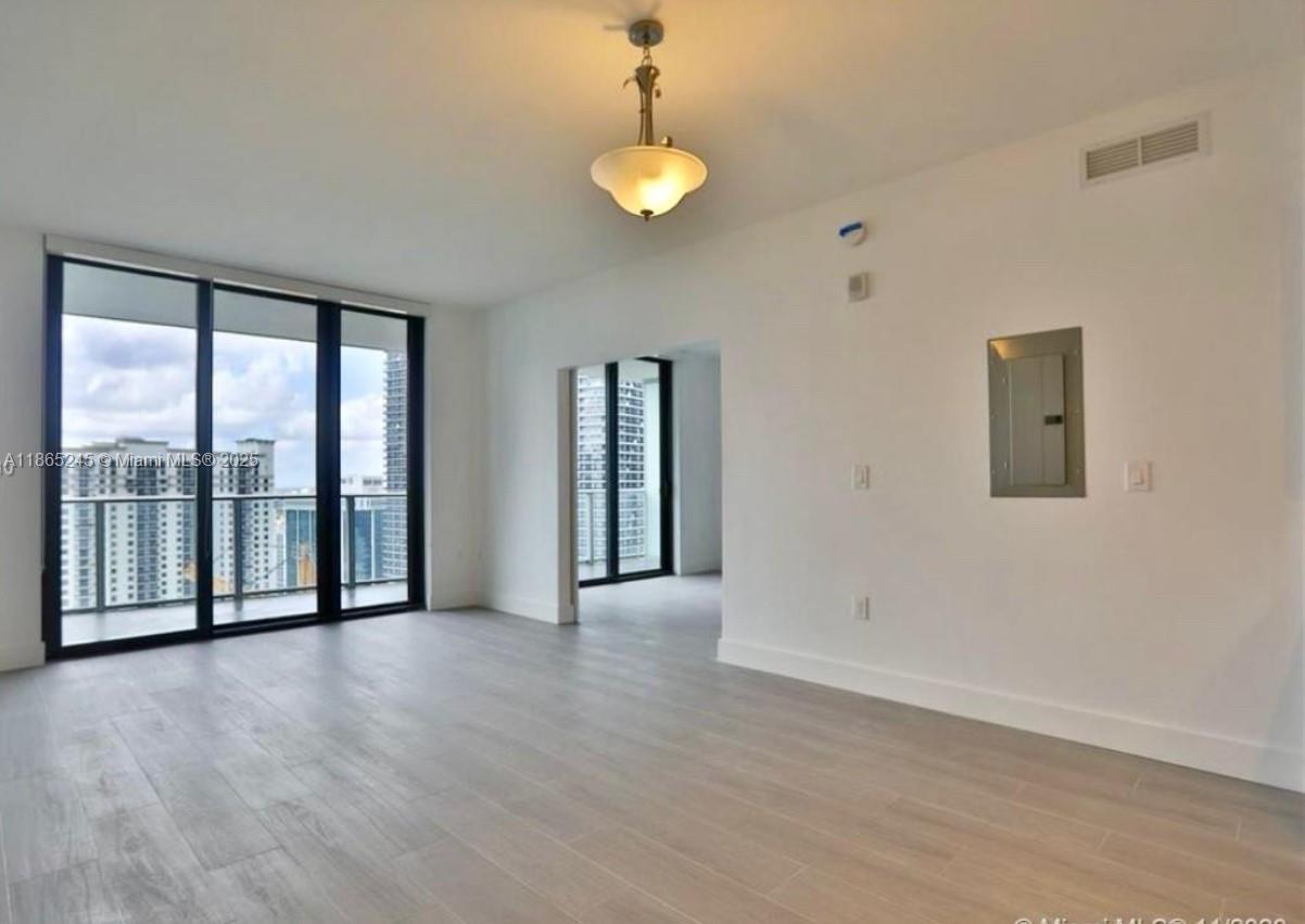 Building Photo - 1010 Brickell Ave