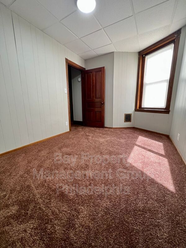 Building Photo - 502 Buttonwood St