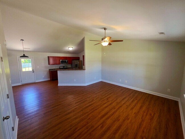 Building Photo - 3 BR, 2 BA home available in Hubert