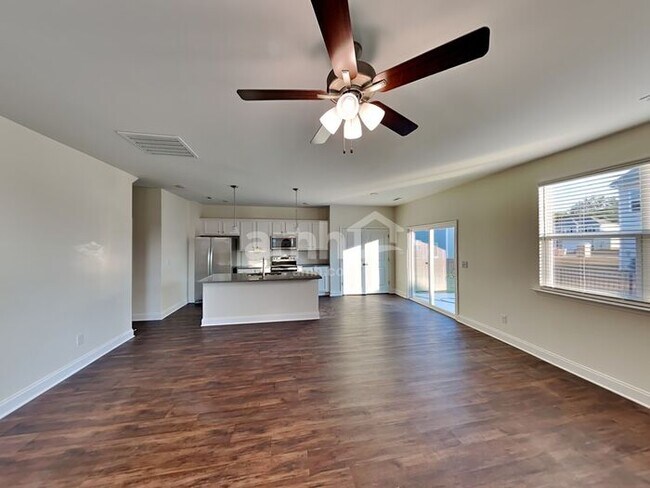 Building Photo - 5231 Valor Dr