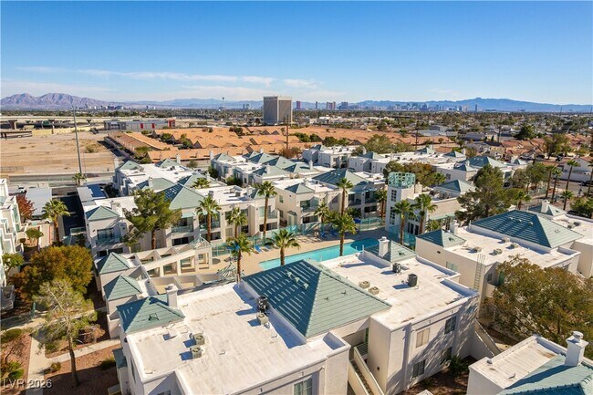 Building Photo - 7100 W Pirates Cove Rd