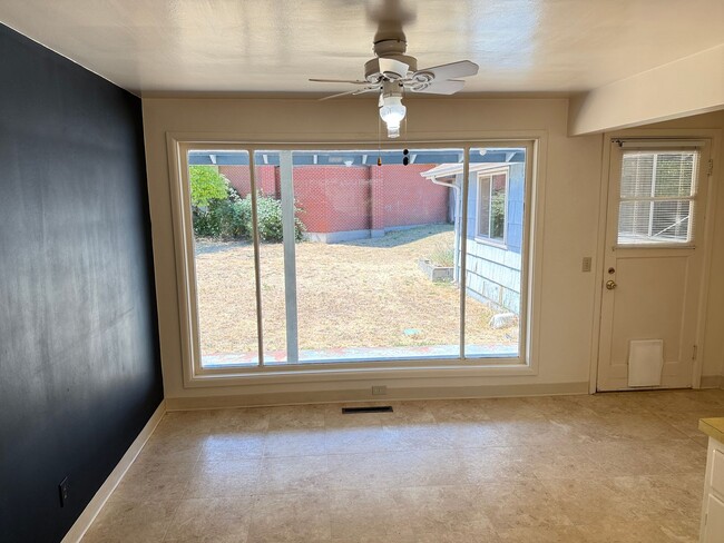 Building Photo - 3 bedroom, 1.5 bath house in Eugene!