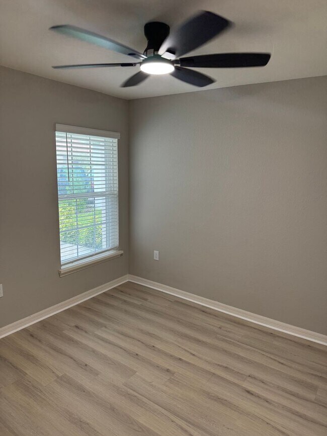 Building Photo - Charming Winter Haven Rental!
