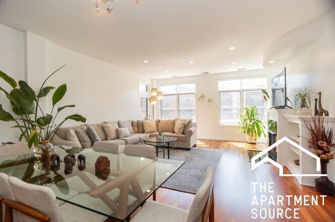 Building Photo - 330 N Clinton St