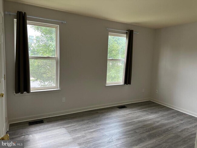 Building Photo - 241 Merrbaugh Dr