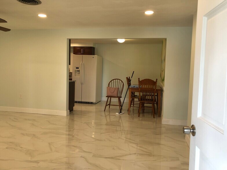 Building Photo - 5121 Dove Dr