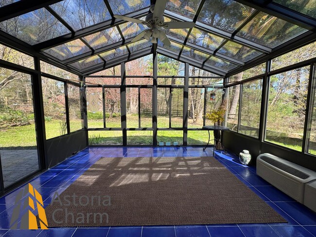 Building Photo - Spacious 5 Bedroom 3 Bath + Den Single Family Detached Home