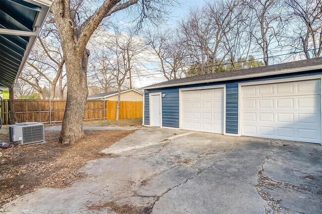 Building Photo - 3820 Calmont Ave