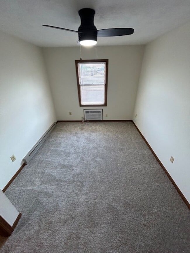 Building Photo - 2-Bedroom Townhome - Available Soon!