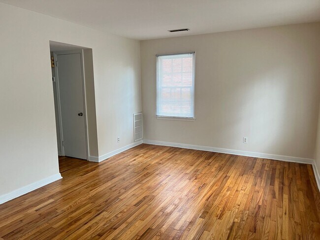 Building Photo - 21 Marlow Dr