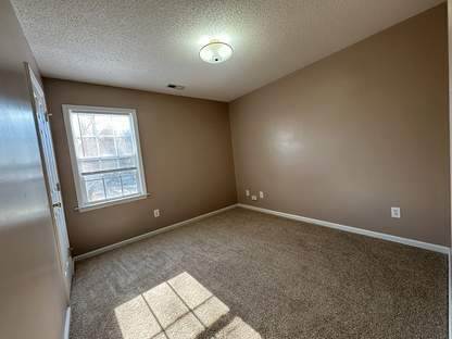 Building Photo - Great 4 Bedroom Home with Bonus Room In Country Club Estates-1112 Westmoreland Dr.