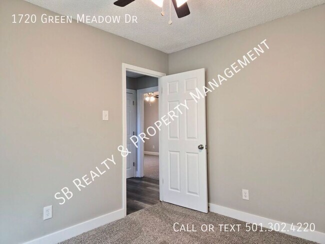 Building Photo - 1720 Green Meadow Dr