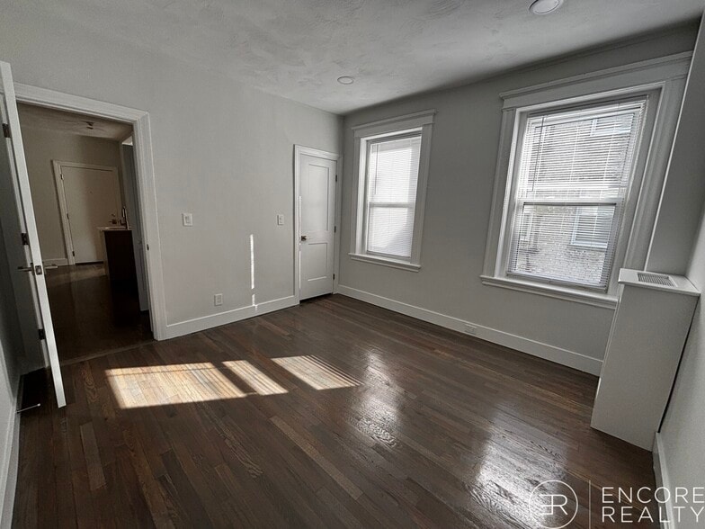 Building Photo - 111 Park Dr