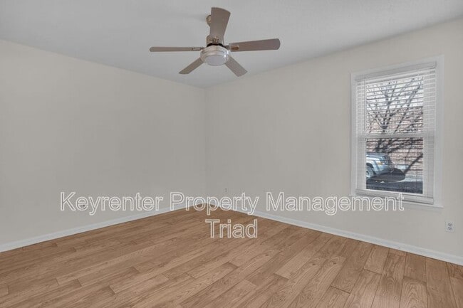 Building Photo - 5110 N Oaks Dr