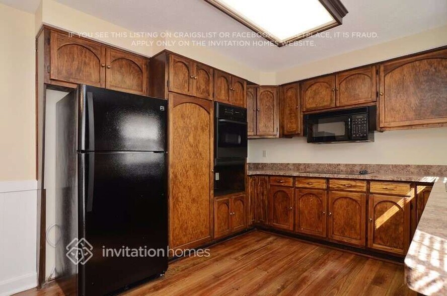 Building Photo - 6212 Shallowford Way