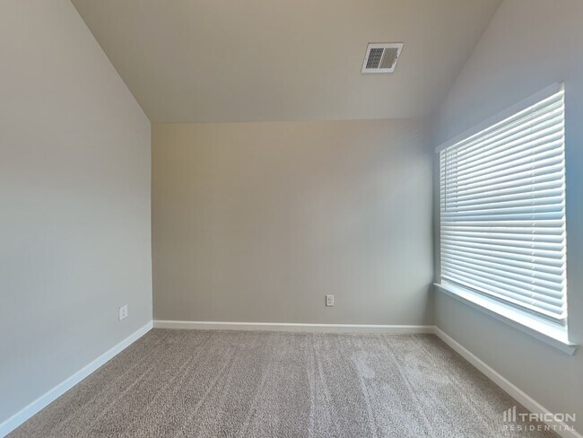 Building Photo - 137 Emporia Loop