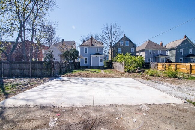 Building Photo - 418 E 17th Ave