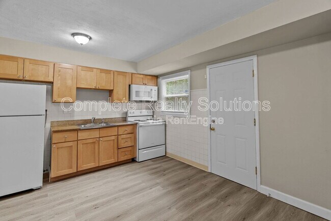 Building Photo - 270 Estridge Rd