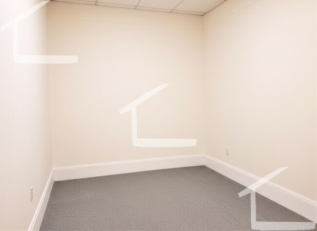Building Photo - 3 bed1bath unit in Fenway is available in 9/1