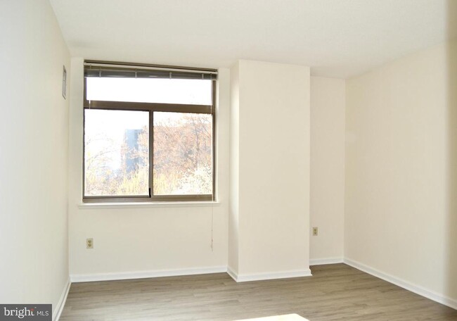 Building Photo - 7111 Woodmont Ave