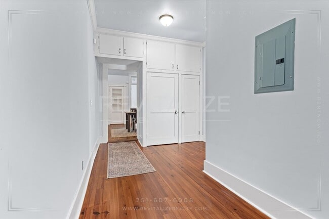 Building Photo - Beautiful Victorian Home in the Heart of S...