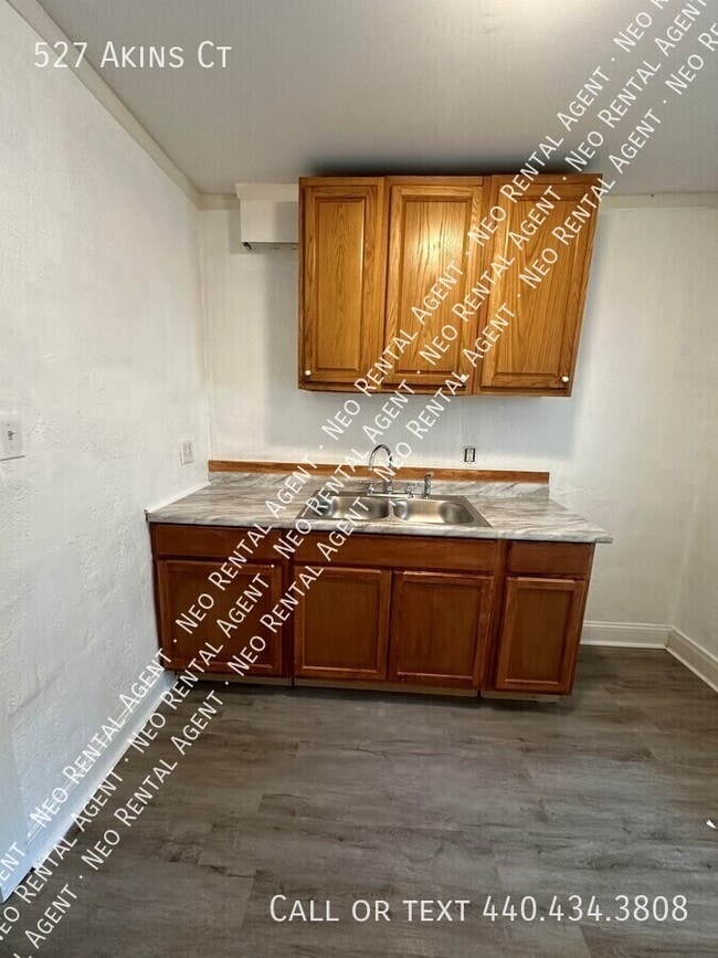 Building Photo - 527 Akins Ct
