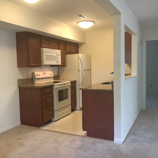 Building Photo - 231 Lake St