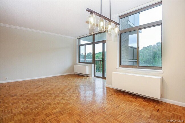 Building Photo - 35 N Chatsworth Ave