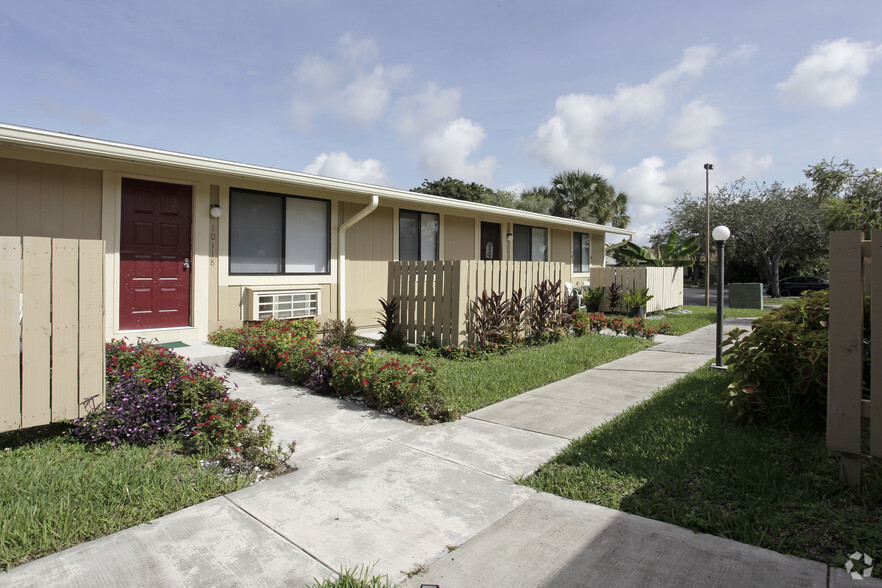 Building Photo - Vizcaya Villas