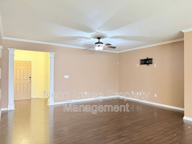 Building Photo - 214 Redstone Ct