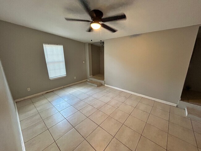 Building Photo - Northside 3/2 Home For Rent!