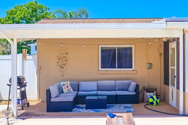 Building Photo - 897 Imperial Dr
